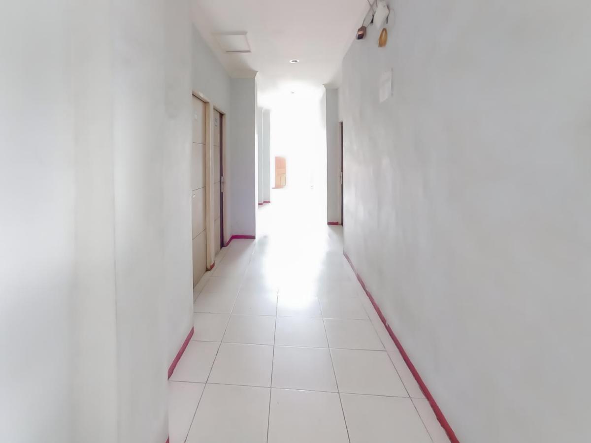Reddoorz Syariah Near Q-Mall Banjarbaru Martapura  Экстерьер фото