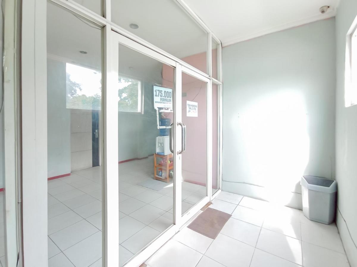 Reddoorz Syariah Near Q-Mall Banjarbaru Martapura  Экстерьер фото