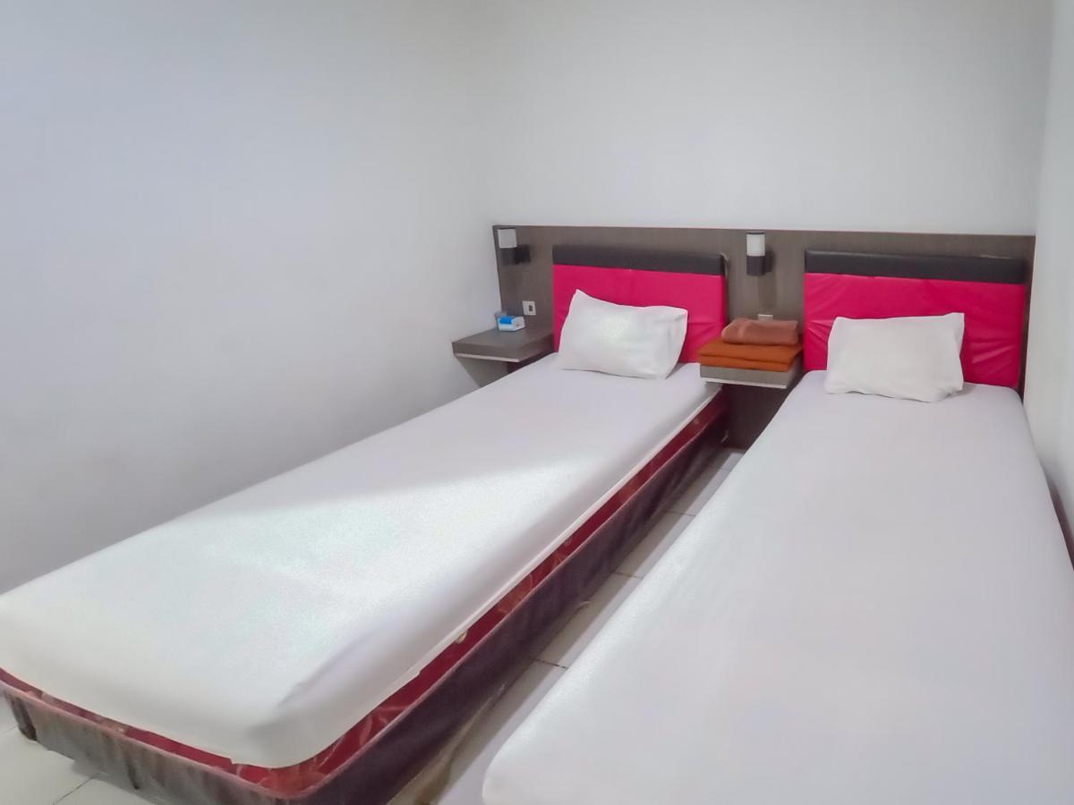 Reddoorz Syariah Near Q-Mall Banjarbaru Martapura  Экстерьер фото